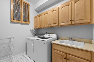 2725 N Magnolia Ave, Unit 1 in Chicago, IL - Building Photo - Building Photo