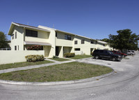 Town Park in Miami, FL - Foto de edificio - Building Photo