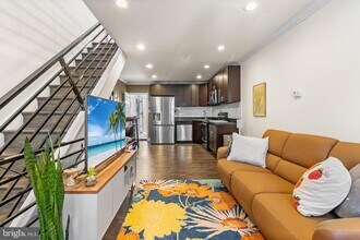 2611 Almond St in Philadelphia, PA - Building Photo - Building Photo