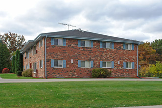 River Park Apartments in Waterford, WI - Building Photo - Building Photo