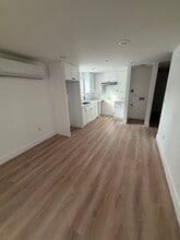 212 S Orange Ave in Santa Ana, CA - Building Photo - Building Photo