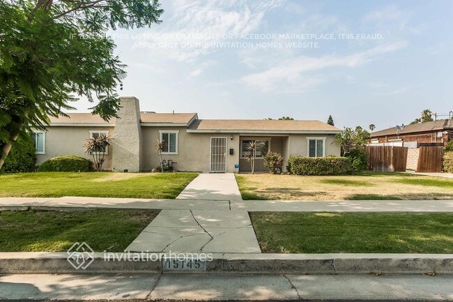 15145 Haynes St in Los Angeles, CA - Building Photo - Building Photo
