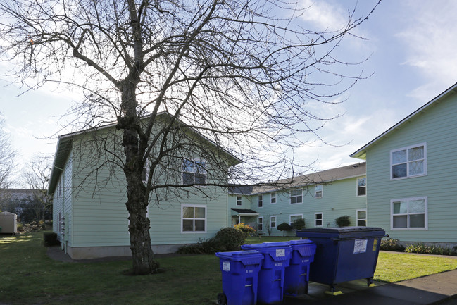 Prescott Place Apartments in Portland, OR - Foto de edificio - Building Photo