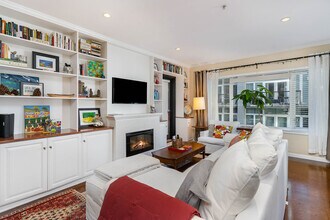 2717 Western Ave in Seattle, WA - Building Photo - Building Photo