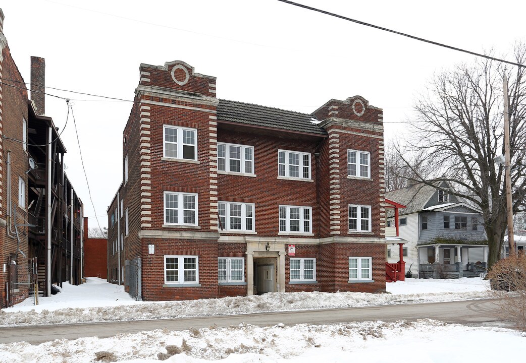 Shaker Square Plaza in Cleveland, OH - Building Photo