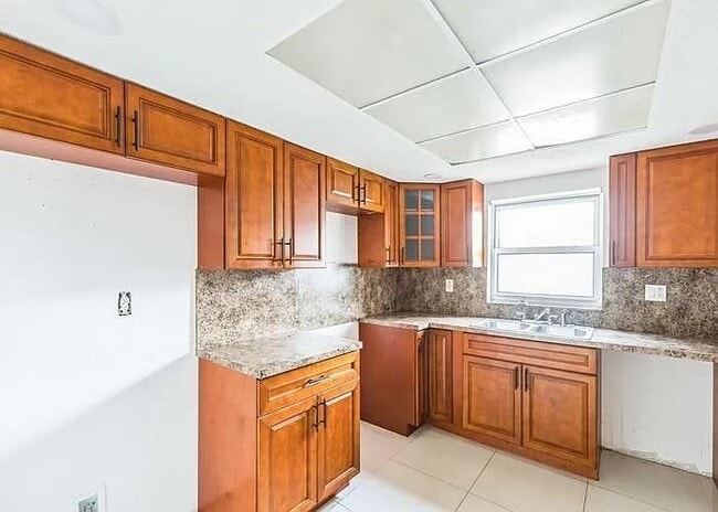 8008 SW 6th St in North Lauderdale, FL - Building Photo - Building Photo