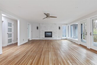25 Wood Rd in Sands Point, NY - Building Photo - Building Photo