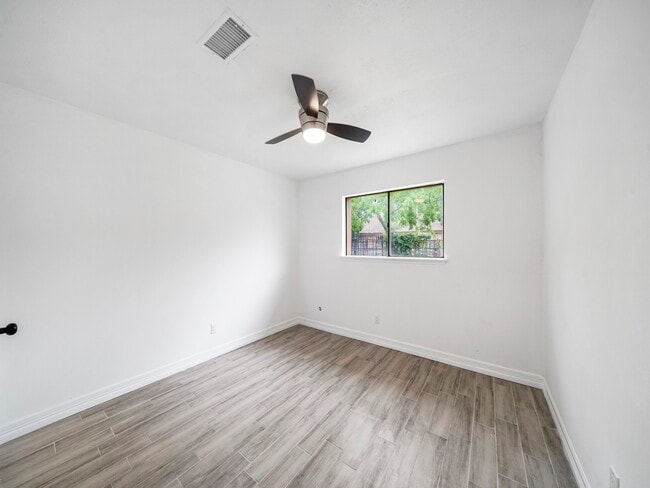 property at 1610 Crestdale Dr