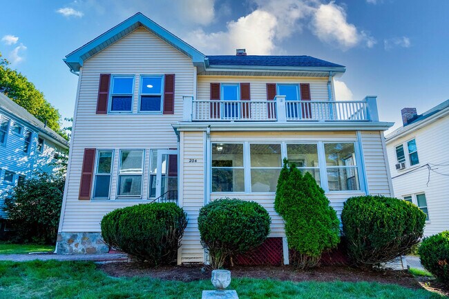 204 Maple St in Boston, MA - Building Photo - Building Photo