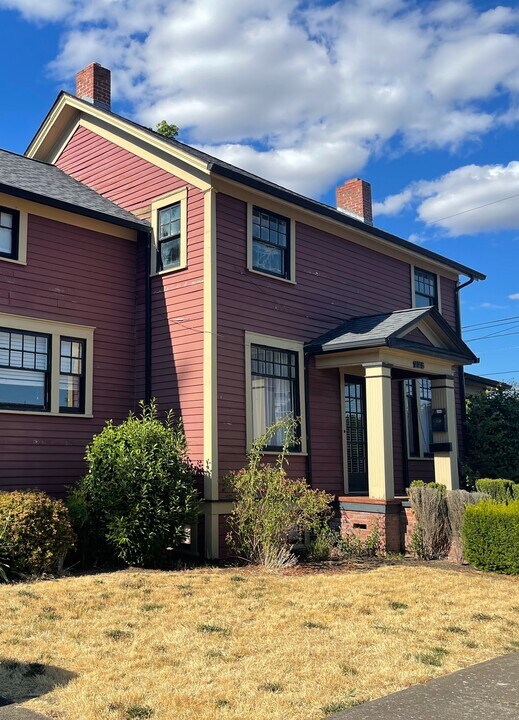 225 SE 5th Ave in Albany, OR - Building Photo