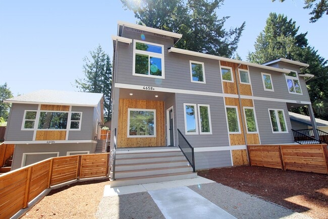 4660-4660 SW Fairvale Ct