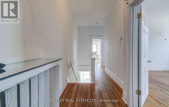 720 College St in Toronto, ON - Building Photo - Building Photo