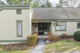 Heritage Circle in Southbury, CT - Building Photo - Building Photo