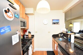 1736 W Altgeld St, Unit CH in Chicago, IL - Foto de edificio - Building Photo
