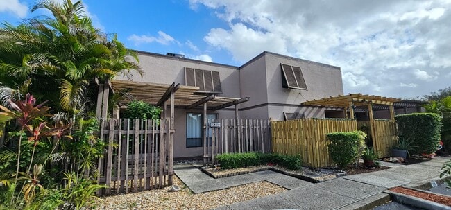 1017 NW 124th Ave in Pembroke Pines, FL - Building Photo - Building Photo