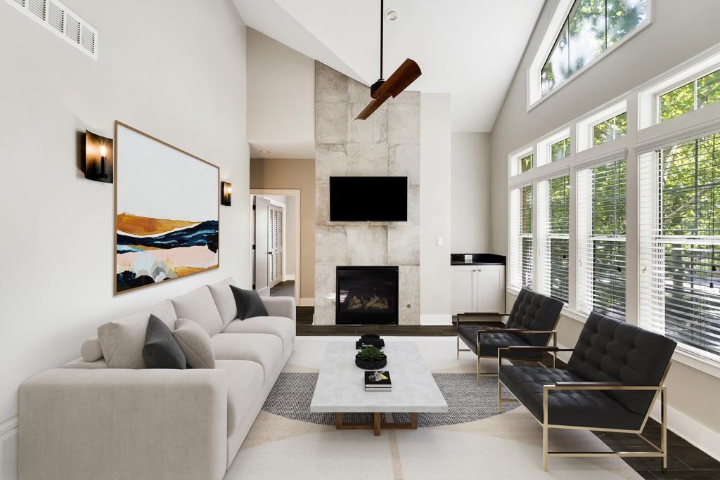 240 Renaissance Pkwy NE in Atlanta, GA - Building Photo