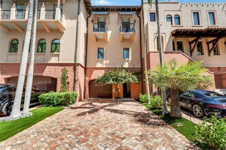 6222 Paradise Point Dr in Palmetto Bay, FL - Building Photo - Building Photo