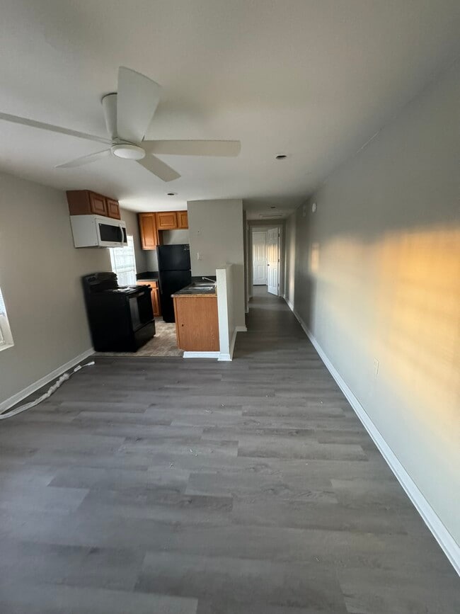 1002 Avenue E, Unit Apt 4 - Upper Left