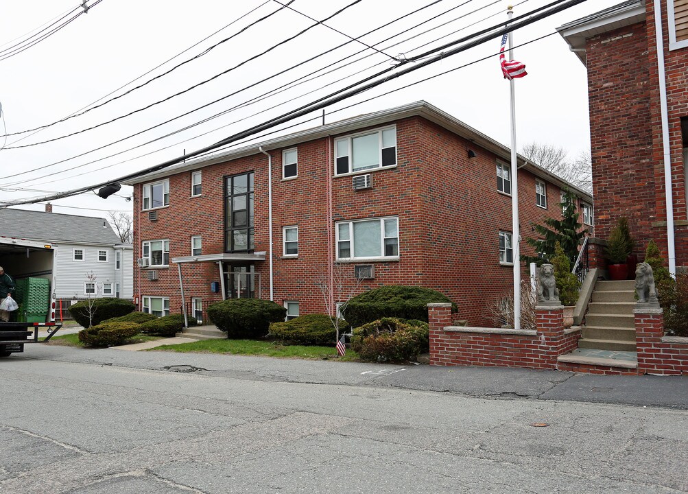 100 Cedar St in Waltham, MA - Foto de edificio