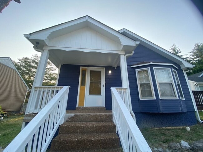 property at 705 Heritage Square Dr