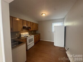 341 Laurel St in Hudson, NC - Foto de edificio - Building Photo