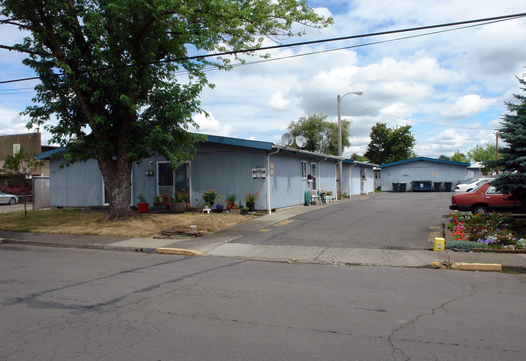 1875 Beach Ave NE in Salem, OR - Building Photo