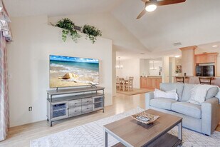 1501 Chesapeake Ave in Naples, FL - Building Photo