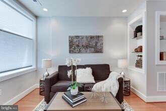 625 Gresham Pl NW in Washington, DC - Building Photo - Building Photo