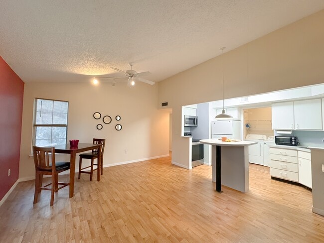 2601 SW Archer Rd, Unit C312 in Gainesville, FL - Building Photo - Building Photo