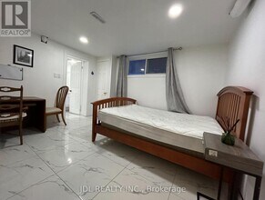 80 Mosedale Crescent in Toronto, ON - Building Photo - Building Photo