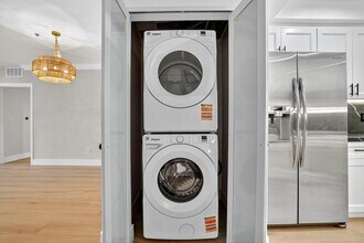 8541 Alcott St, Unit 2nd floor in Los Angeles, CA - Building Photo - Building Photo