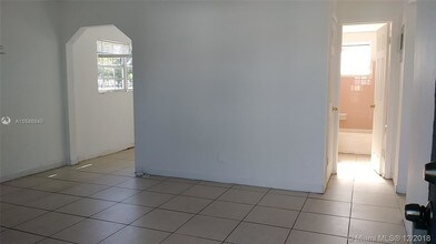 821 NW 7th Ave-Unit -1 in Hallandale Beach, FL - Building Photo - Building Photo