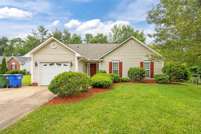 385 Glensprings Dr in Fletcher, NC - Building Photo - Building Photo