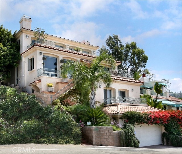 1060 Skyline Dr