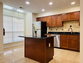 25 Balboa Ln, Unit 4009 in Franklin Park, NJ - Foto de edificio - Building Photo