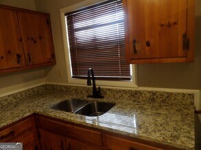 5261 Heather Ln in Atlanta, GA - Building Photo - Building Photo