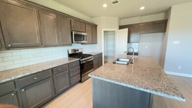 1012 Tillman Ln in East Bernard, TX - Building Photo - Building Photo