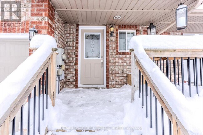 269 Dunsmore Ln in Barrie, ON - Building Photo - Building Photo