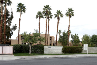 Shadow Mountain Apartments in Palm Desert, CA - Building Photo - Building Photo