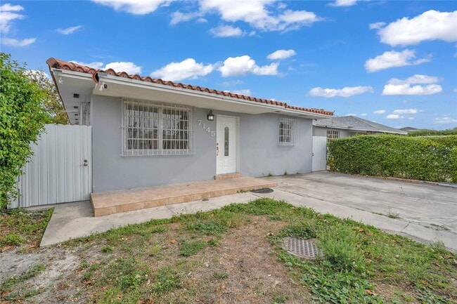 7145 SW 13th St in Miami, FL - Building Photo - Building Photo