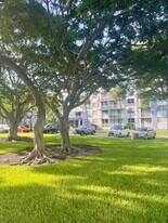480 Executive Center Dr in West Palm Beach, FL - Building Photo