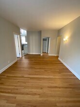 732 Reba Pl, Unit C2 in Evanston, IL - Building Photo - Building Photo