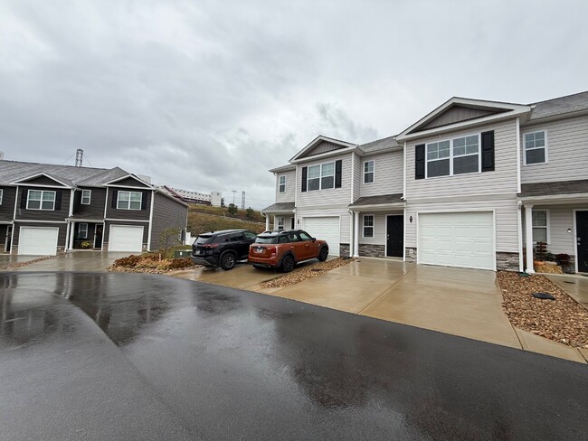 115 Raceday Center Dr in Bristol, TN - Building Photo - Building Photo