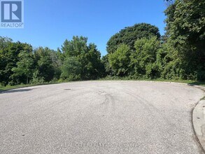 2451 Loanne Dr in Mississauga, ON - Building Photo - Building Photo