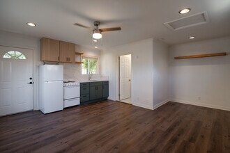 5509 Willowcrest Ave, Unit Guesthouse in North Hollywood, CA - Foto de edificio - Building Photo