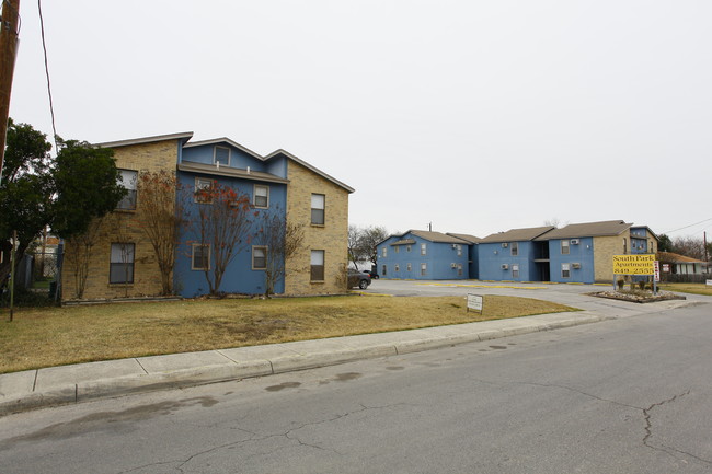 South Park in San Antonio, TX - Foto de edificio - Building Photo