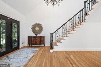 3405 Valley Rd NW in Atlanta, GA - Foto de edificio - Building Photo