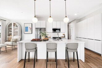 695 Merrick Ave in Westbury, NY - Foto de edificio - Building Photo