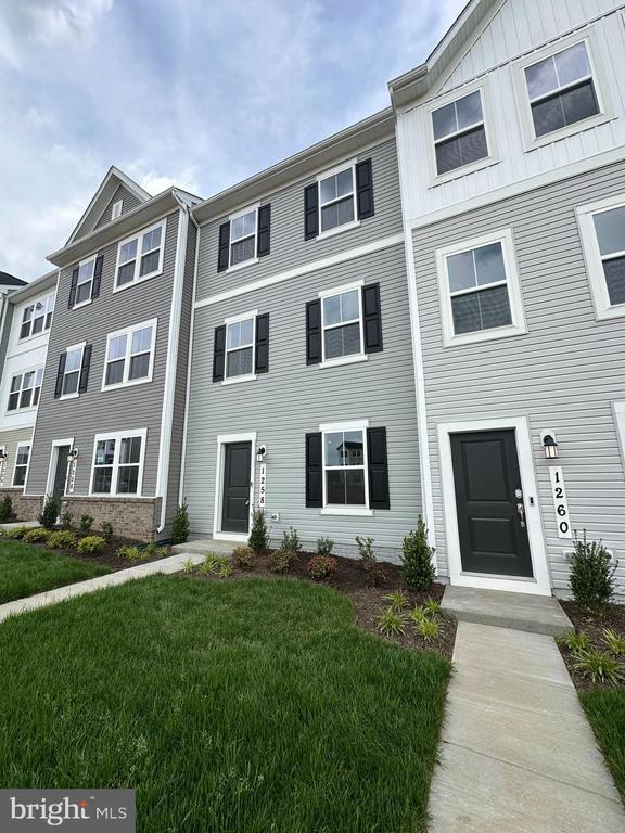 1258 Cedar Vly Rd in Ranson, WV - Building Photo - Building Photo