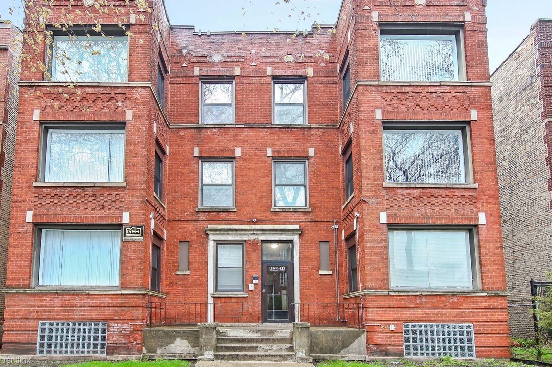 6834 S East End Ave in Chicago, IL - Foto de edificio